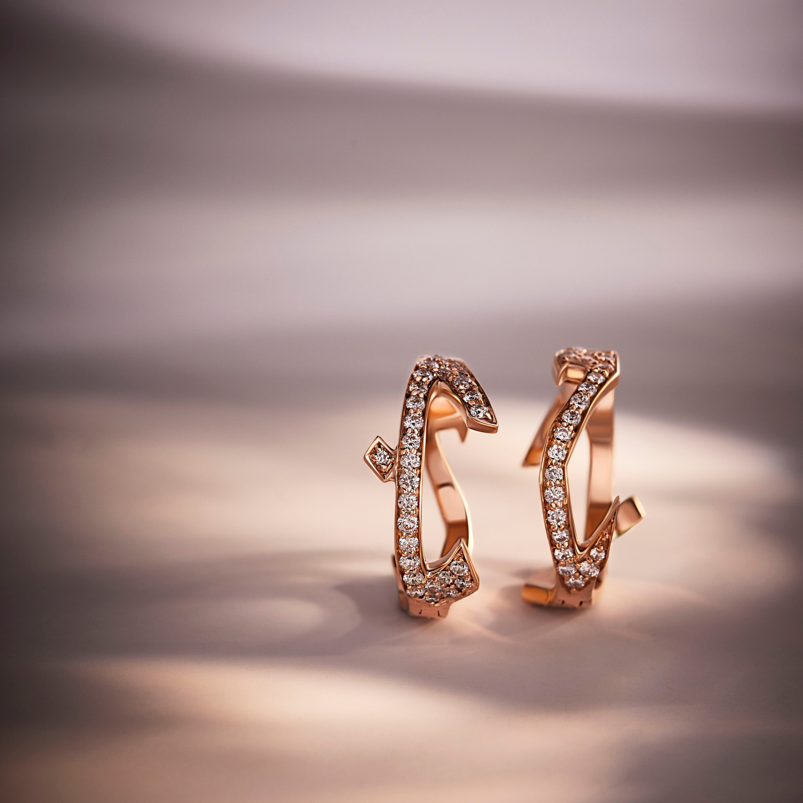 HOBBI - 18K Diamond “Love” Ring in Borderless Gold