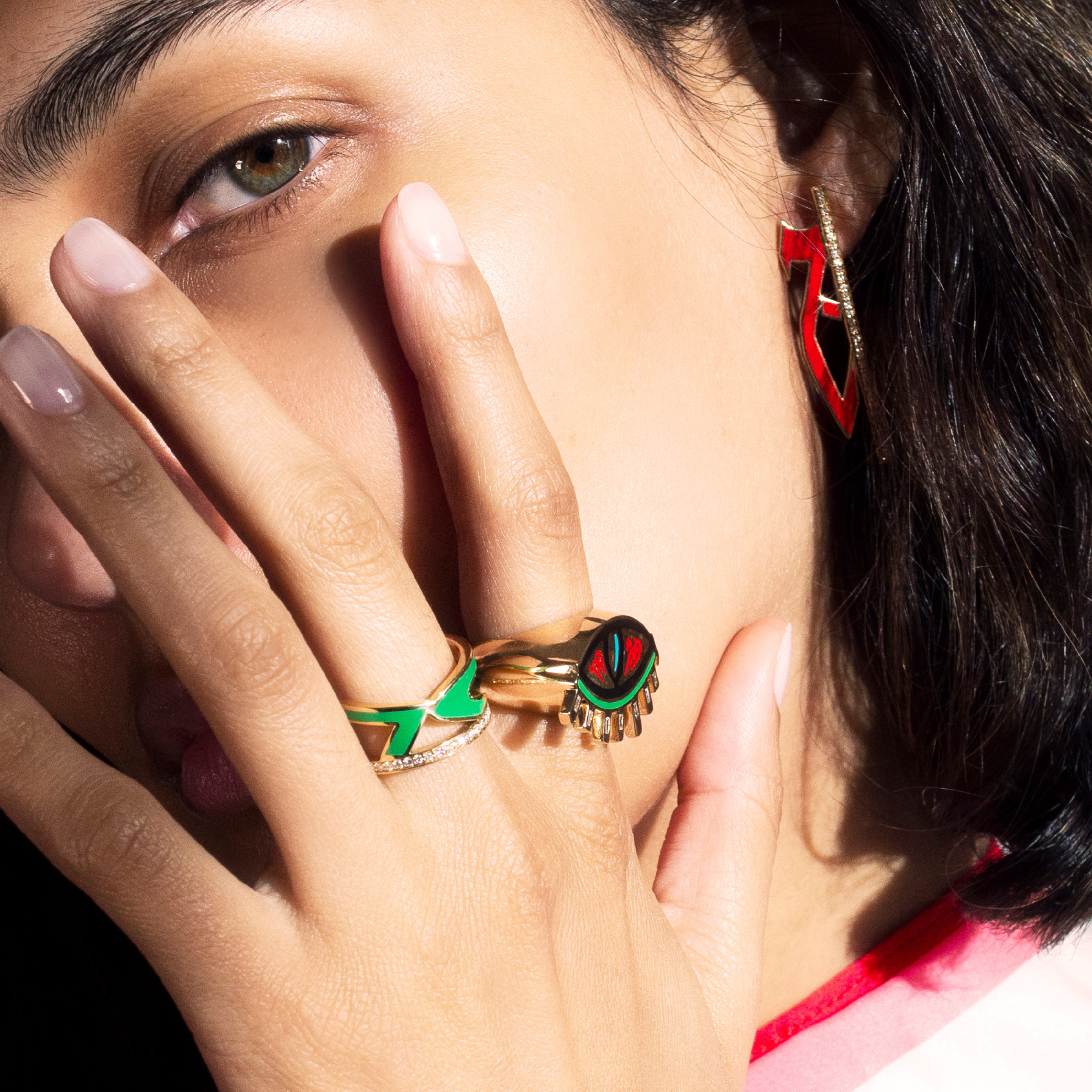 HOBBI — 18K Gold, Circle Diamond & Enamel Ring